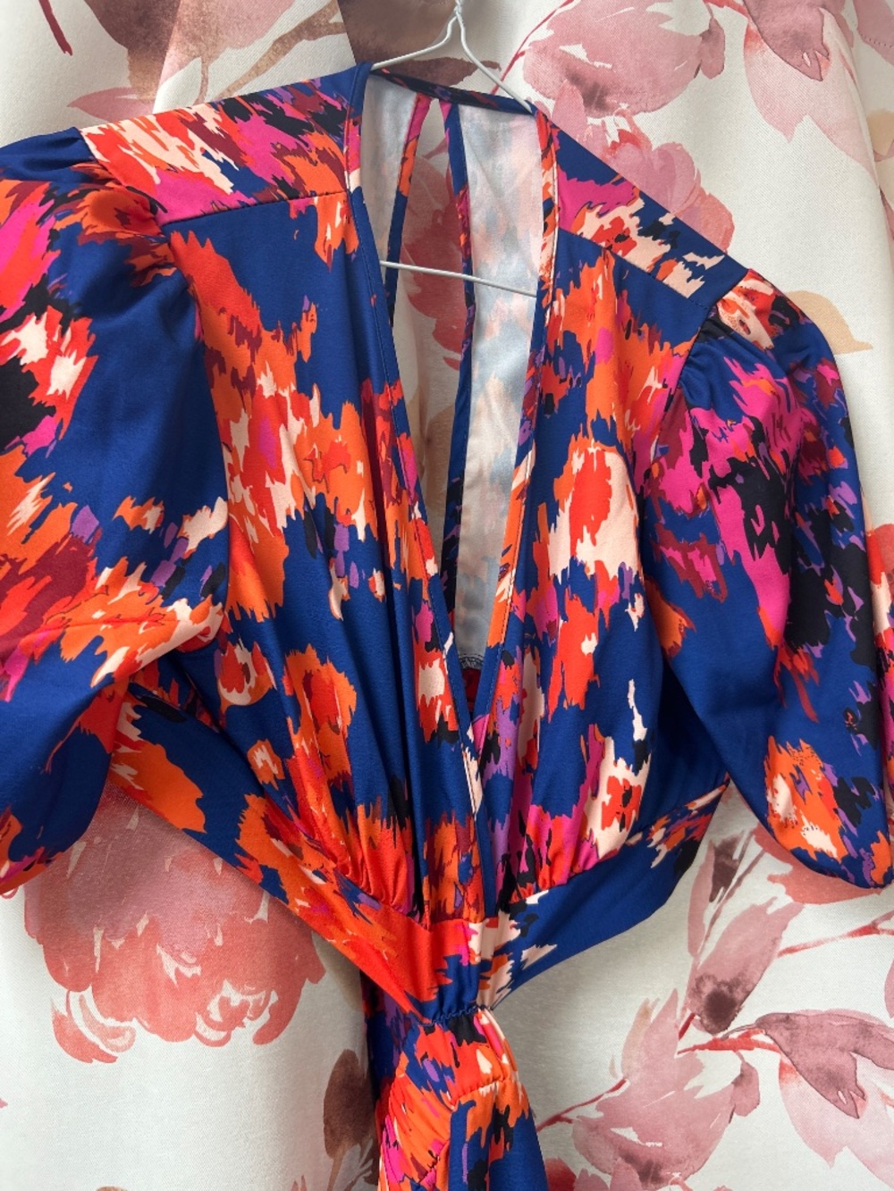 Vibrant, abstract deeply short, sleeved a line dress - Picture 2 of 3